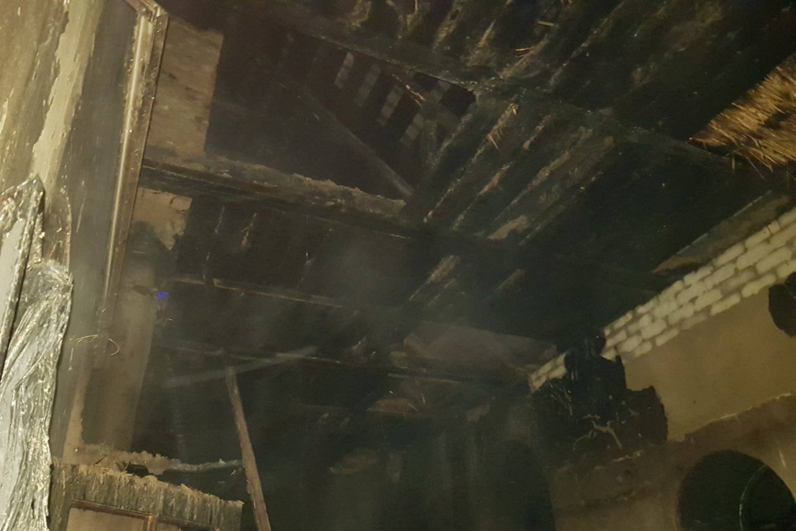 В с. Емцы Дергачевский района вечером 4 февраля произошел пожар в частном домовладении