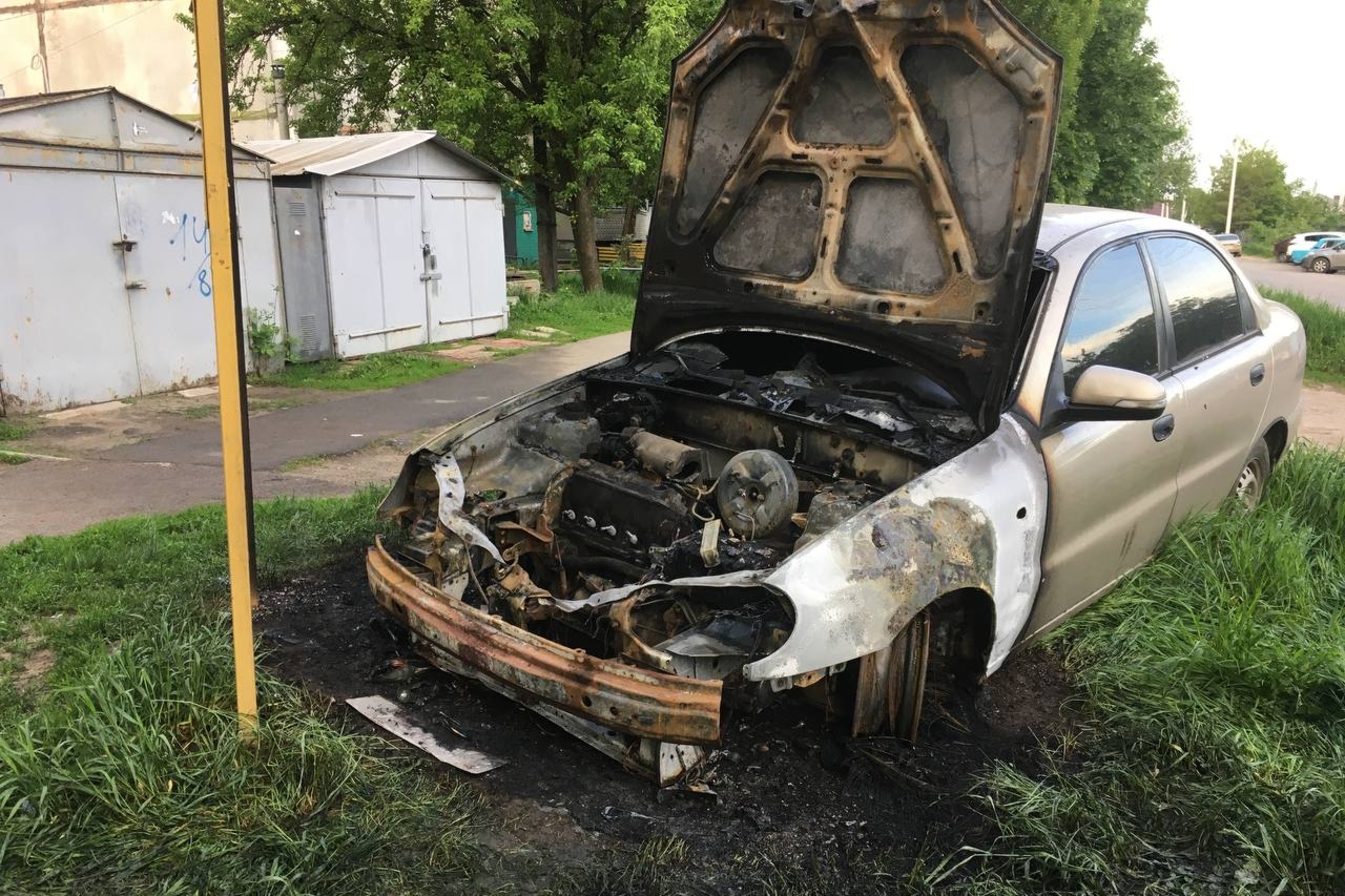 В Холодногорском районе Харькова ночью сгорел автомобиль