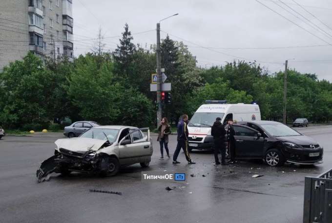 ДТП Харьков: авария произошла на перекрестке Александровского проспекта с улицей Потоцкого