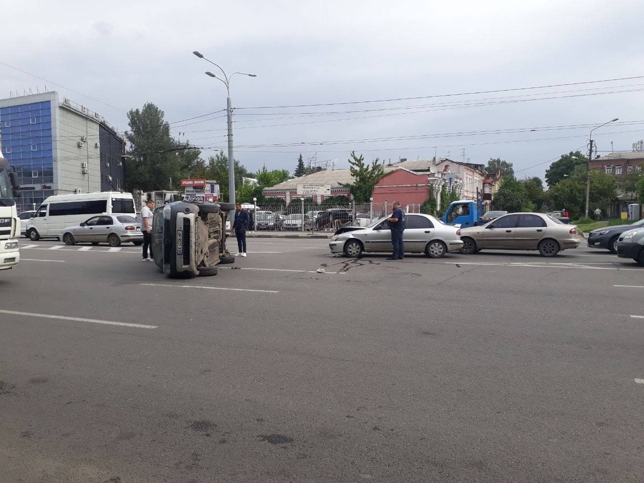 ДТП Харьков: На проспекте Гагарина - авария с переворотом легковушки
