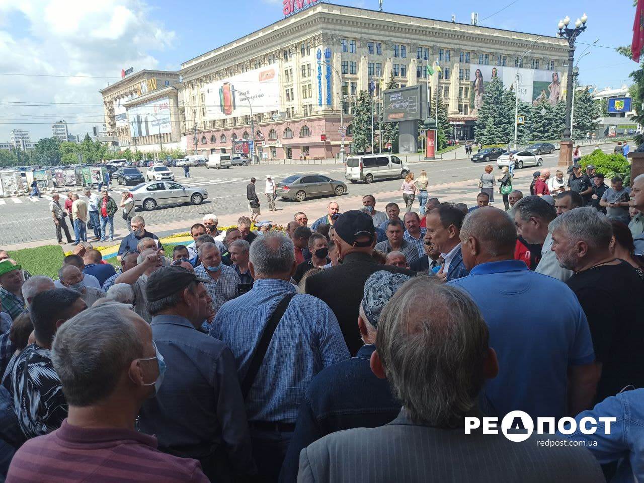 В Харькове на митинг вышли десятки ветеранов МВД