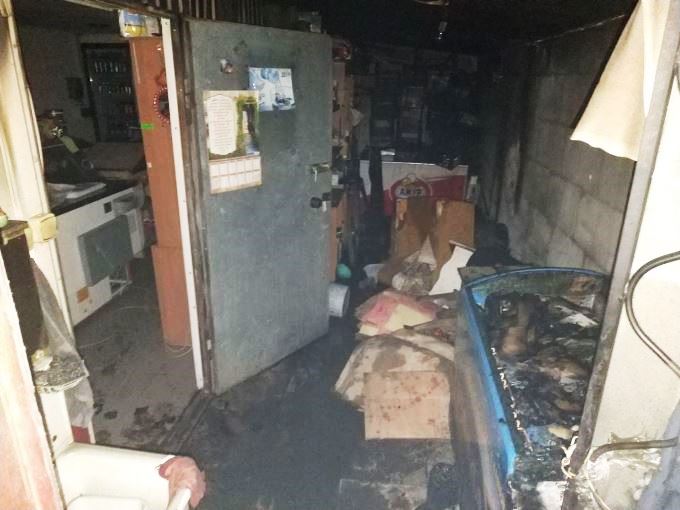 Под Харьковом пожарные ликвидировали возгорание в торговом павильоне