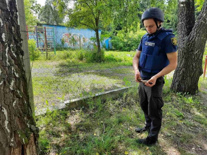 Одну минометную мину калибром 50 мм изъяли на территории базы отдыха «Дружба» в пгт Старый Салтов