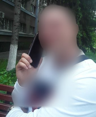 В Харькове возле метро прохожий ограбил музыканта