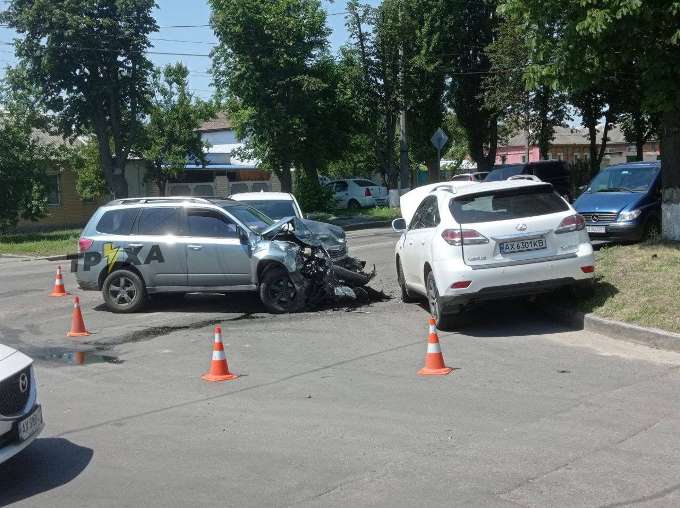 ДТП Харьков: столкнулись три автомобиля