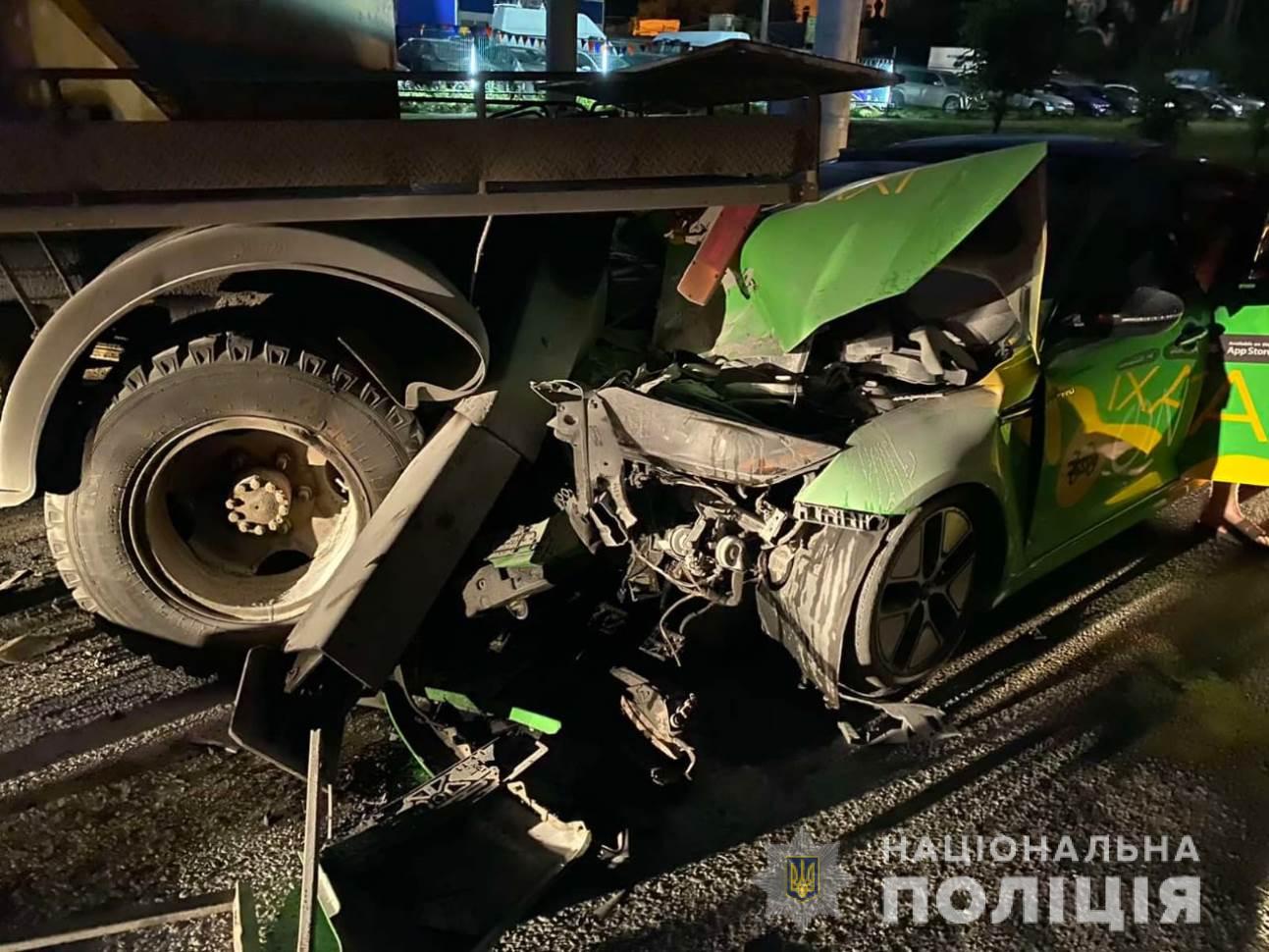 ДТП Харьков: Разыскиваются свидетели ночного столкновения легковушки и грузовика 