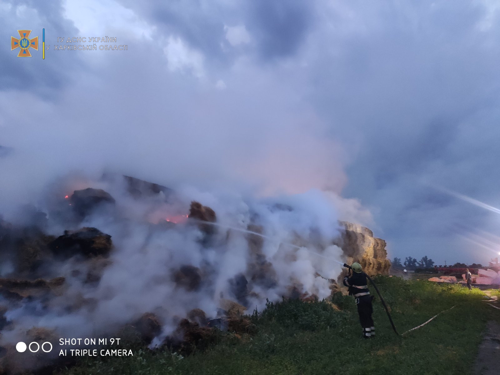 На Харьковщине сгорела солома на ферме