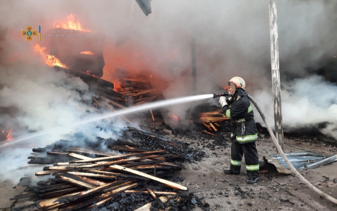 Пожар Харьков горят склады на Киргизской