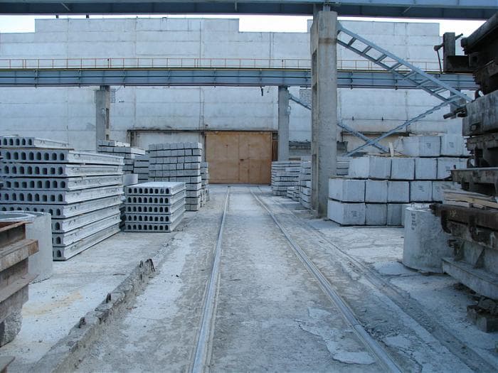 Терехов осмотрел комбинат, где делают материалы для харьковской инфраструктуры 
