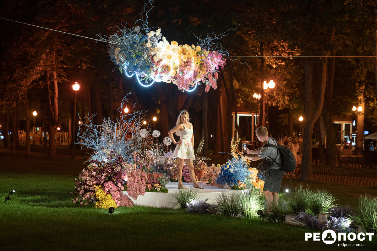 В Харькове появилась фотозона с красивыми цветами