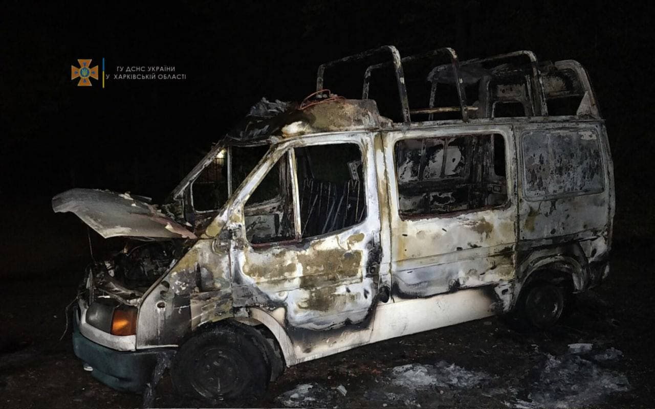 Пожар Харьков: во дворе дома сгорел микроавтобус. Новости Харькова