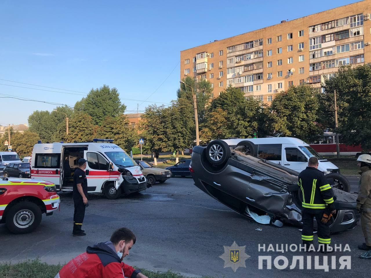 ДТП в  Харькове: момент столкновения скорой и легковушки попал на видеорегистратор