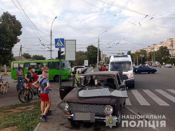 ДТП Харьков: столкнулись ВАЗ-21013, Nissan Рrimera и маршрутка