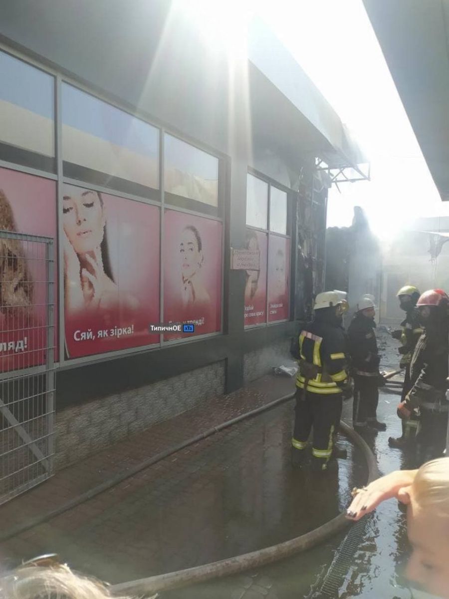 Пожар Харьков: на Коммунальном рынке в Харькове горел магазин Prosto