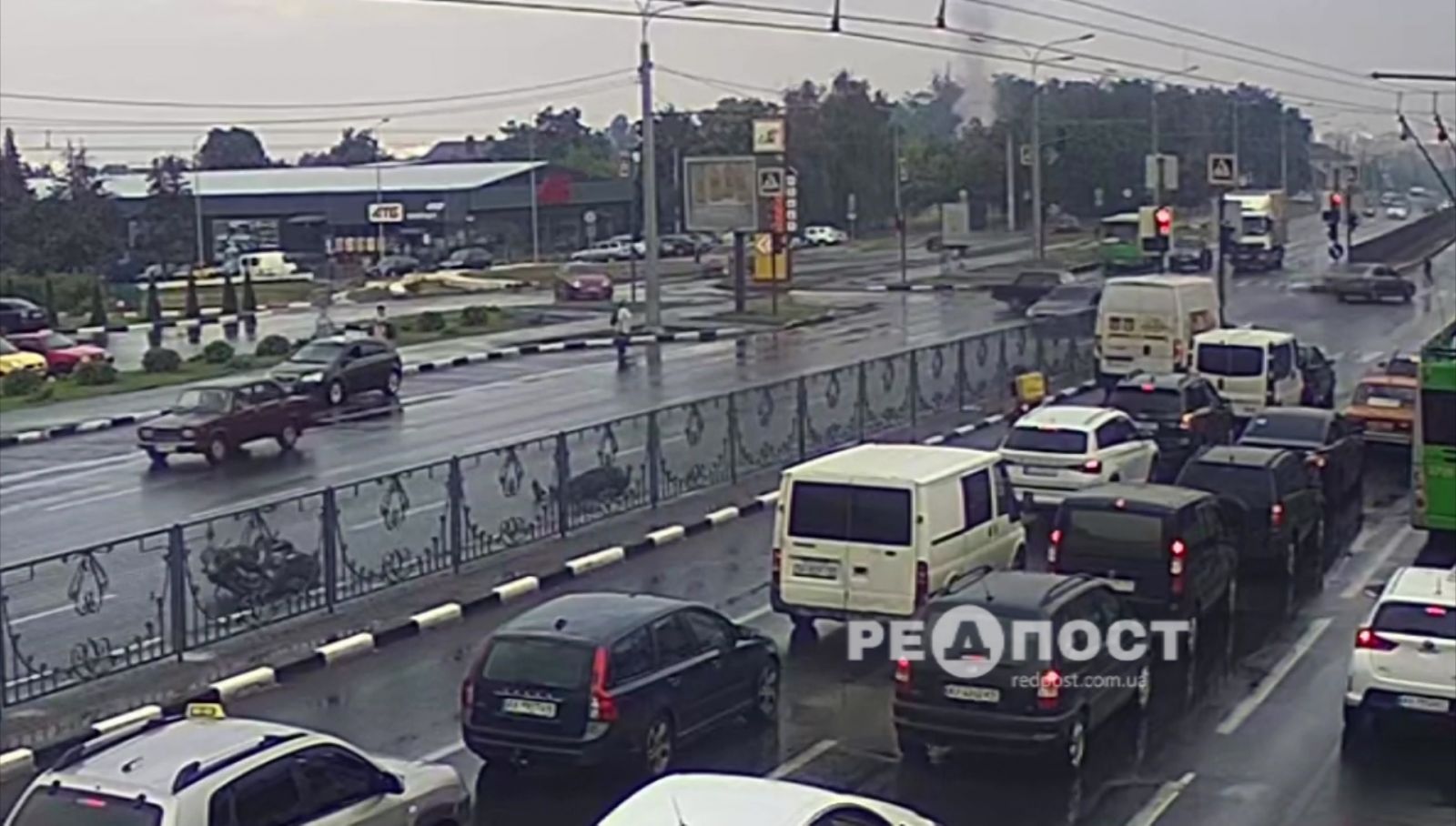 Харьков ДТП: мотоциклист упал на скользкой дороге: видео момента ДТП