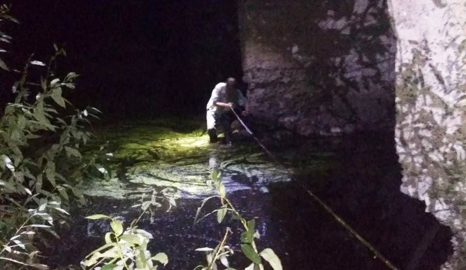 Застрял в воде под мостом – под Харьковом спасли мужчину.