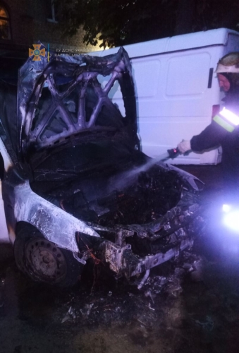 Пожар Харьков: Автомобиль сгорел в ночь на 2 сентября 2021 года в Харькове
