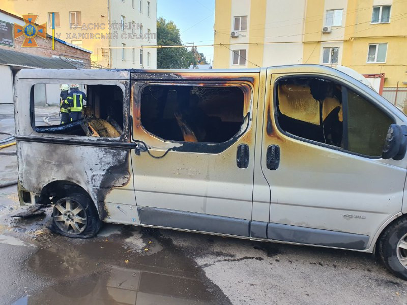 Пожар Харьков: Локализован крупный пожар в столярном цеху на Большой Панасовской, уничтоживший автомобили на парковке