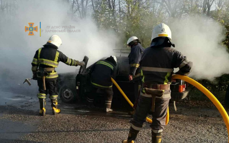 Пожар Харьков: Загорелся автомобиль во время движения на трассе "Белый Колодец - Вочанск"