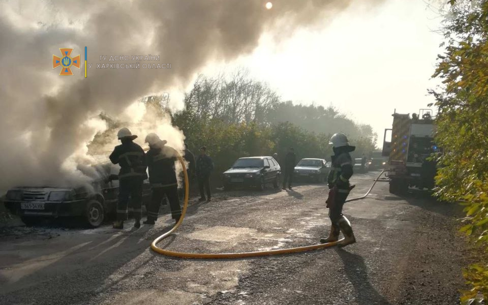 Пожар Харьков: Загорелся автомобиль во время движения на трассе "Белый Колодец - Вочанск"