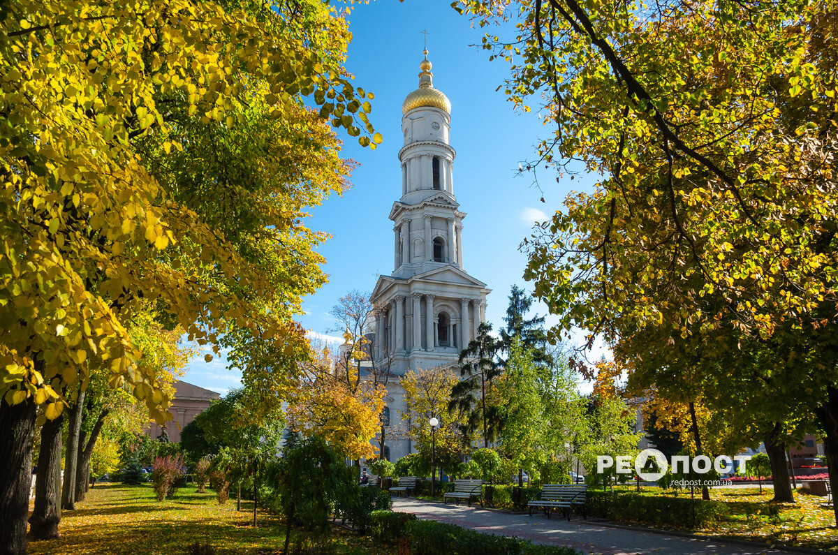 Покровский собор в Харькове, осень
