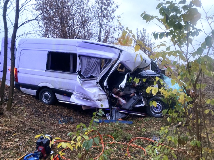 ДТП Харьков: микроавтобус Volkswagen Crafter столкнулся с КамАЗом, погибли три человека