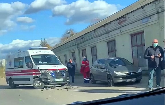 ДТП Харьков: На улице Достоевского в аварию попала скорая помощь