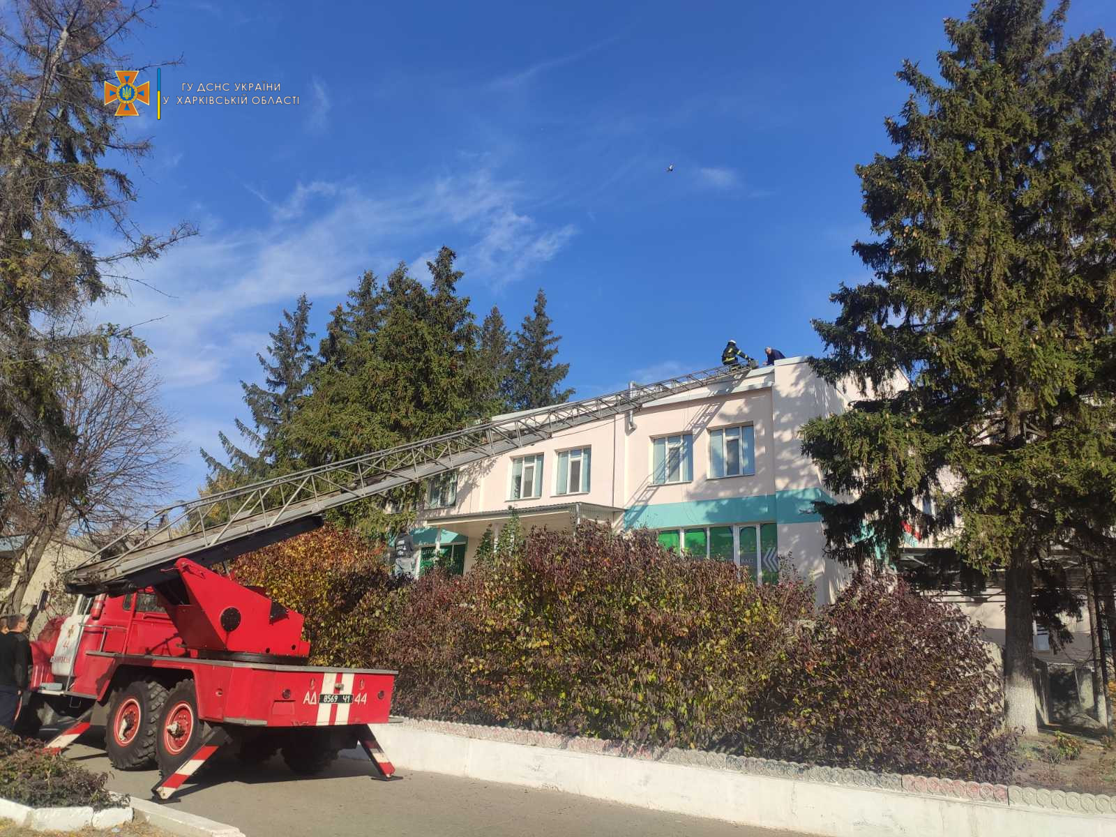 Криминал Харьков: спасатели оказали помощь больнице после сильного ветра