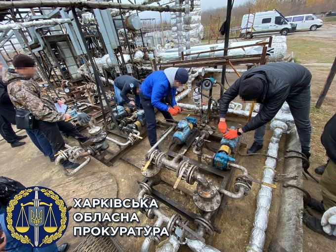 Криминал Харьков: на подпольном мини-заводе незаконно производили бензин