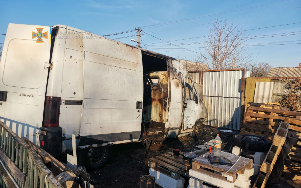 Пожар Харьков: микроавтобус сгорел в Покотиловке
