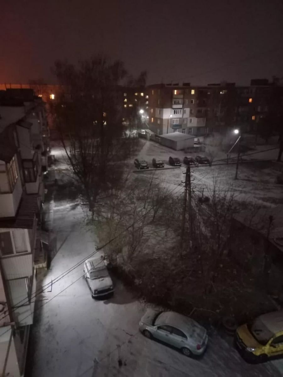 В Сумской области фото первого снега поделились жители Конотопа и Шостки.