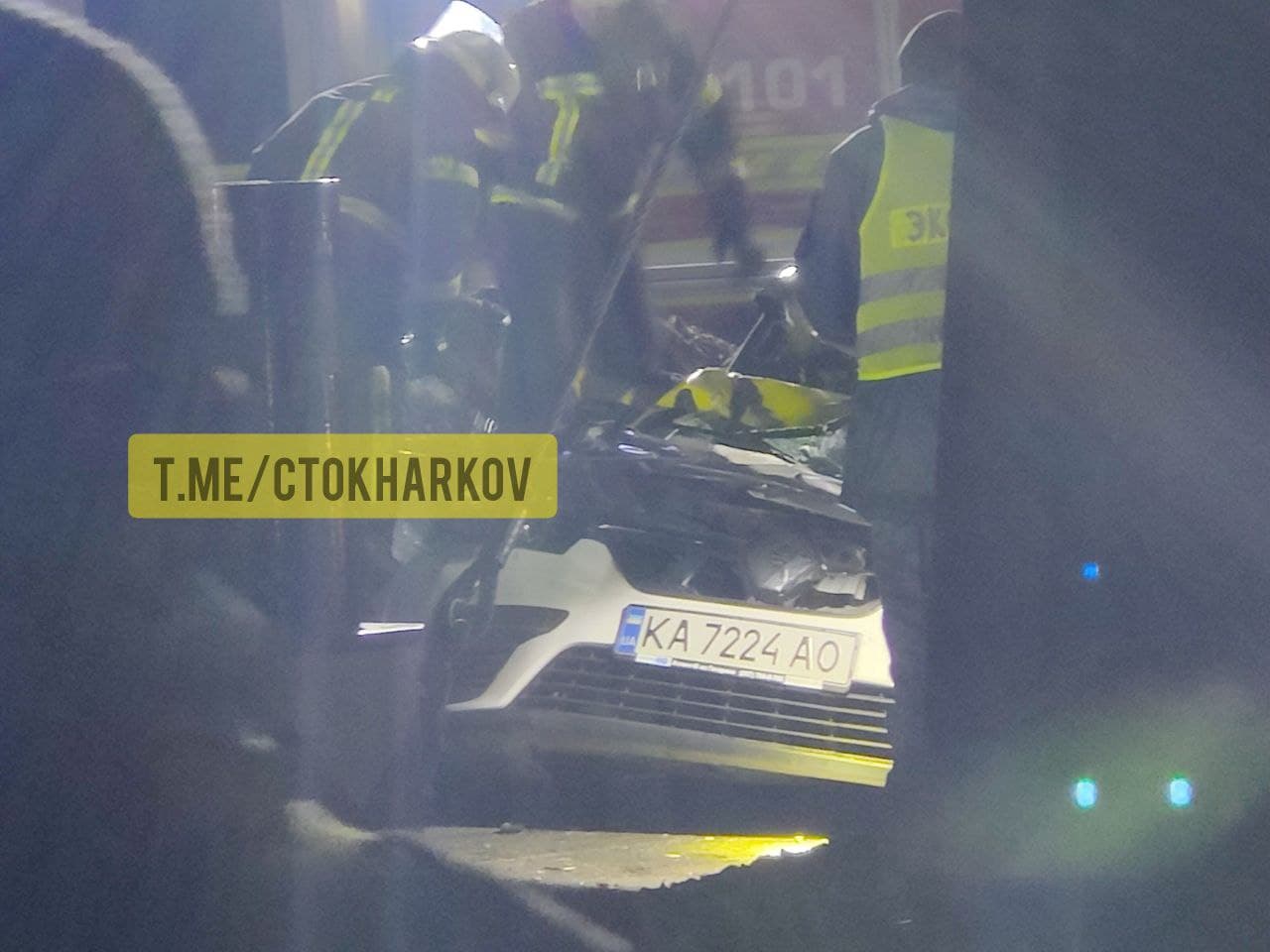 ДТП Харьков: На окружной в массовой аварии перевернулась фура и раздавлено такси