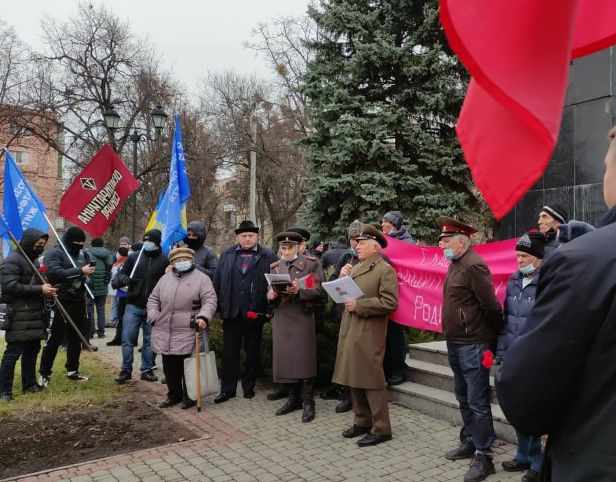 В Харькове прошло противостояние пикетов в день рождения маршала Жукова