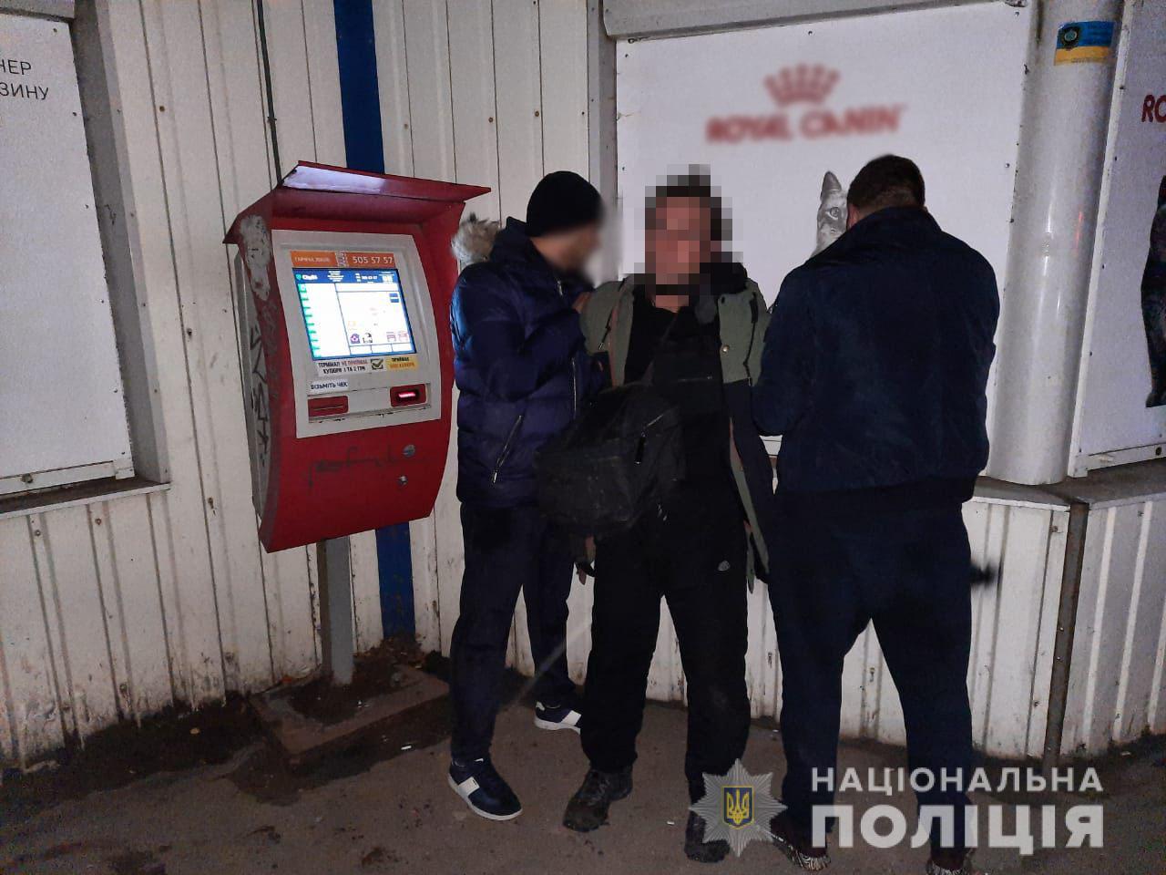 Криминал Харьков: Пойман серийный вор, укравший 37 000 из терминала на улице Леся  Сердюка