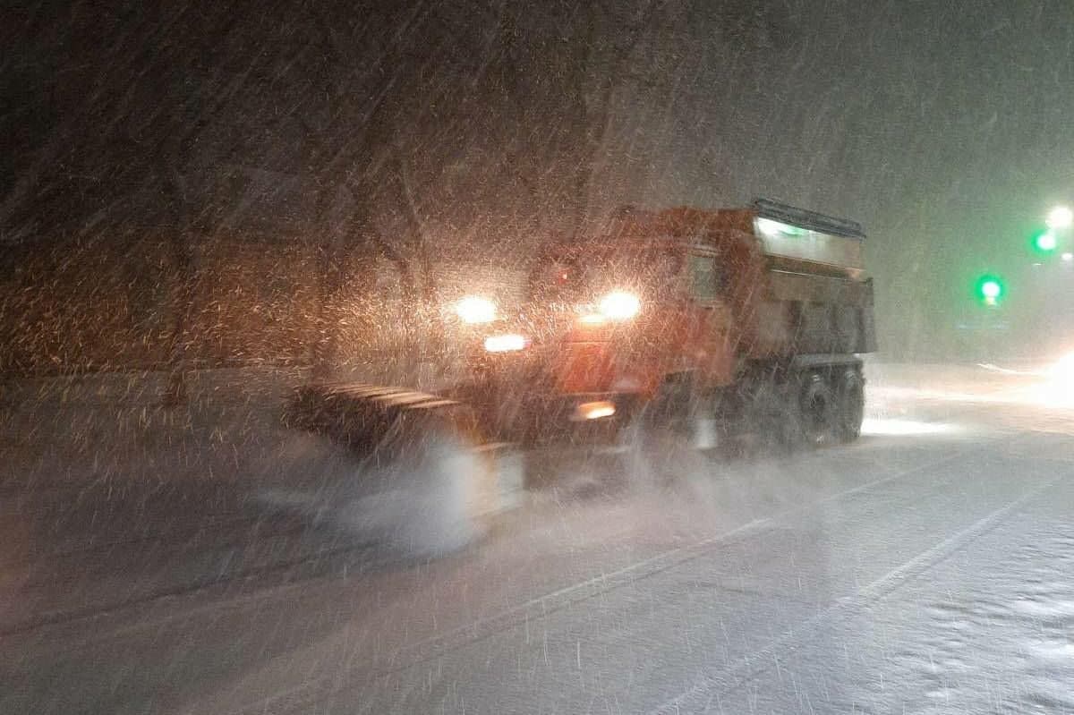 Снегопад в Харькове: харьковчан просят не парковать свои авто у обочин