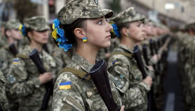Отменить воинский учет для женщин требуют украинцы. Новости Украины