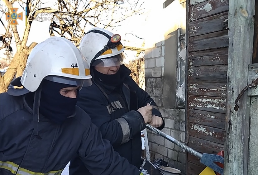 Под Харьковом спасатели вскрыли двери дома. Новости Харькова
