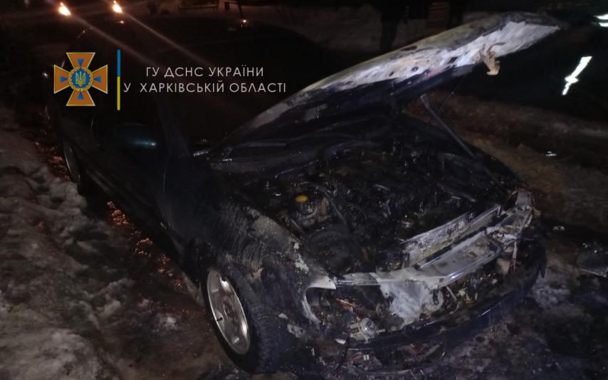 Ночью в Харькове сгорел автомобиль Opel