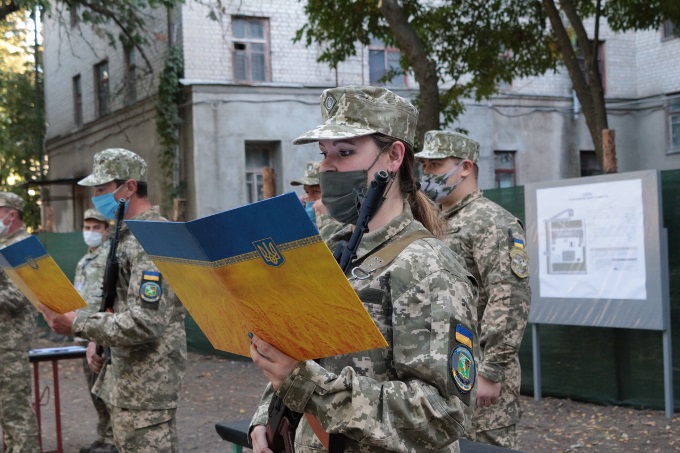 Украинок помимо армии хотят привлечь в отряды территориальной обороны. Новости Украины