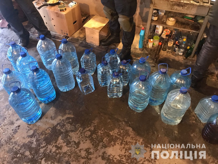Полиция изъяла тысячу литров фальсифицированного спиртного