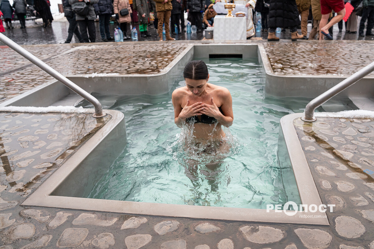 Крещение 2022: тысячи харьковчан пришли в Саржин Яр (фото)