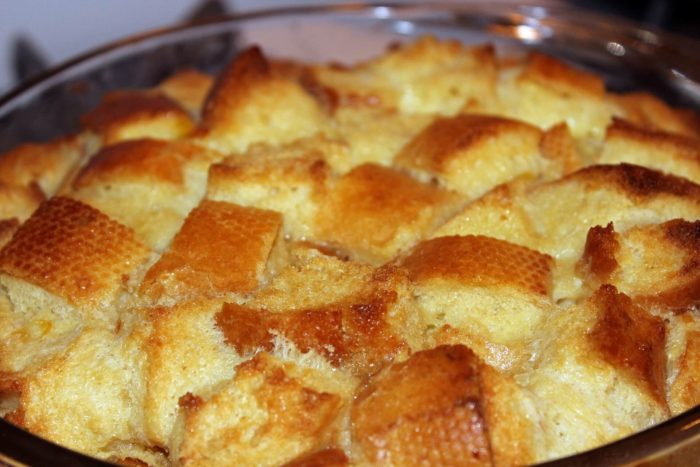 Запеканка из белого хлеба с яблоками – на вкус как пирог, а готовить проще