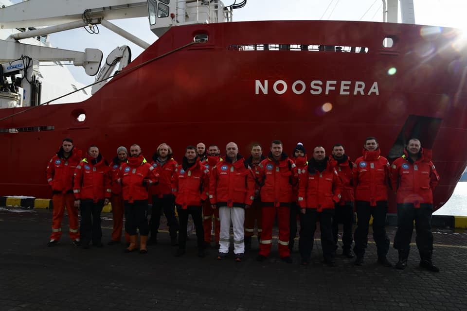 Украина отправила в Антарктиду исследовательский ледокол "Ноосфера"