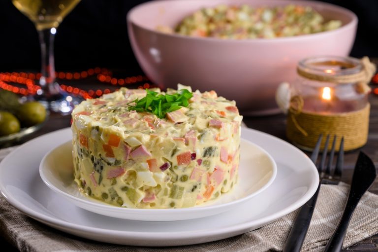 Как готовили салат Оливье в XIX веке по оригинальному рецепту
