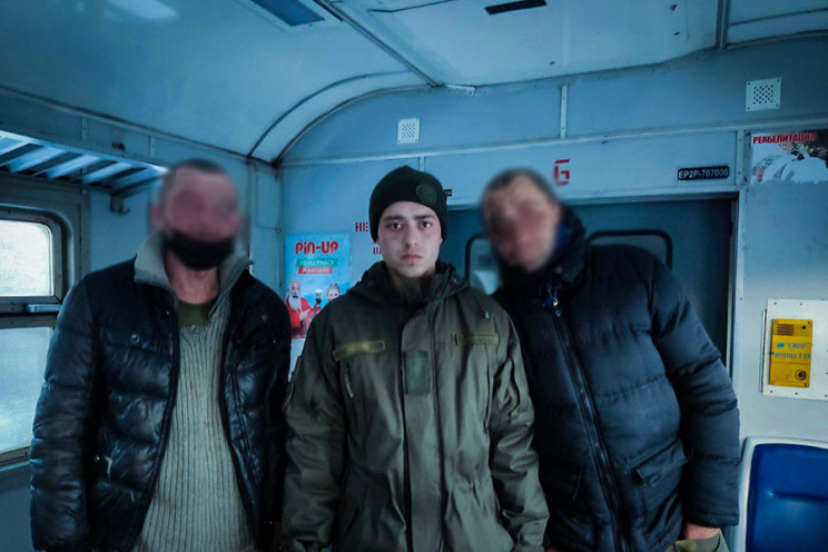 Драка в электричке: на Харьковщине нацгвардеец отбил у злоумышленников двух мужчин