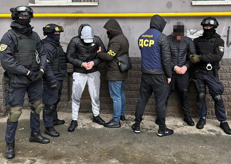 Вымогали 700 тысяч долларов у фермера: в Харькове задержаны члены преступной группировки