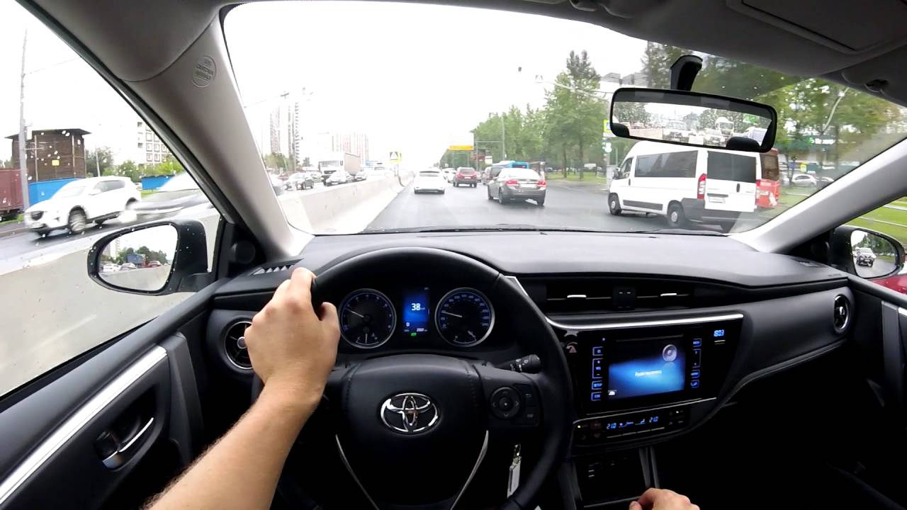У Toyota появился "умный" руль, предупреждающий водителя об опасности