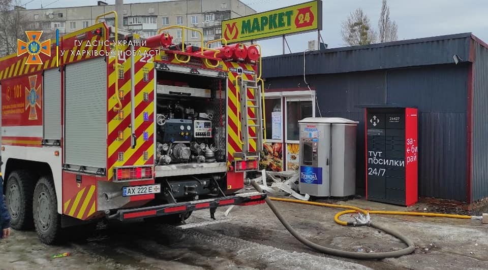Пожар Харьков: Сгорел мини-маркет на Бучмы, 32, продавец успела выскочить