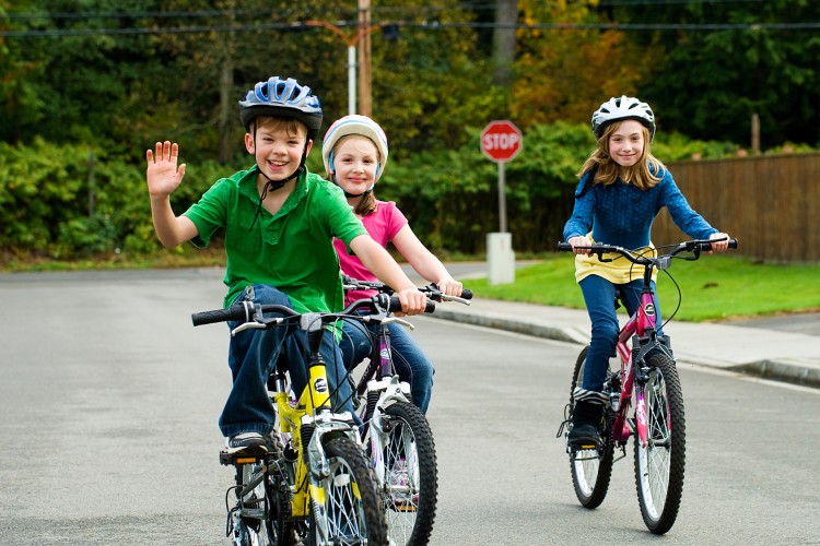 Дети на велосипедах 