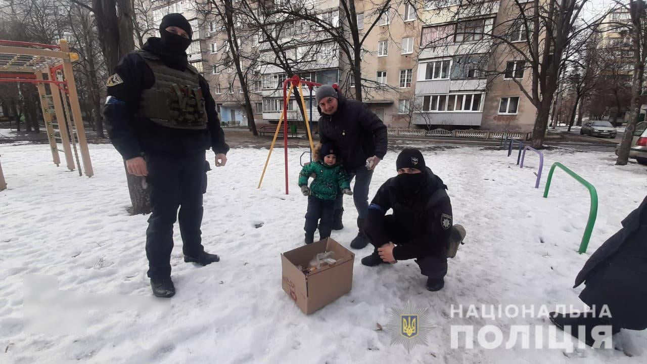 Предприниматель Харькова отдала сладости жителям бомбоубежищ